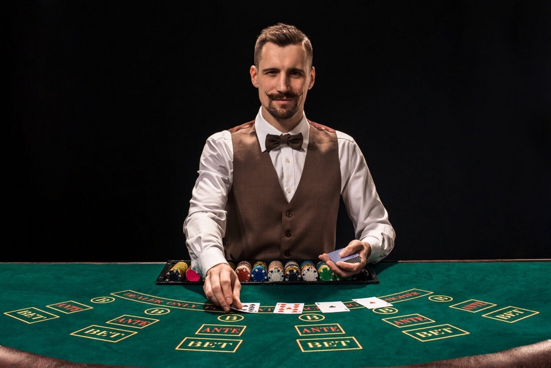 ¿Cómo se juega al Blackjack en un casino?